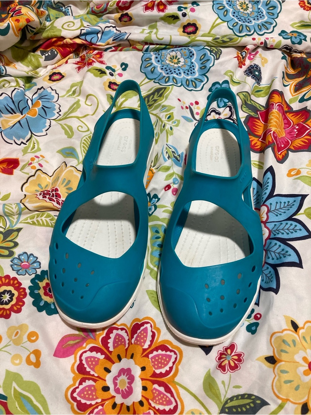 Crocs Women's Size 9 Shiftwater Wave Slingback Sandals in Electric Blue